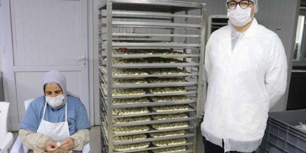 100 kadına istihdam sağladığı imalathanesinde günde 4,5 ton üretim yapılıyor: Zincir marketler kapış kapış alıyor 6